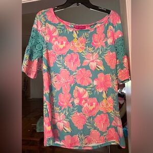 Simply Southern bright floral top. EUC. Size small.